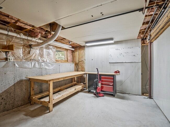 Building Photo - 40 Langley Ln
