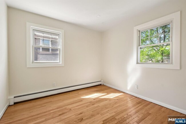 Building Photo - 222-224-224 Woodside Ave