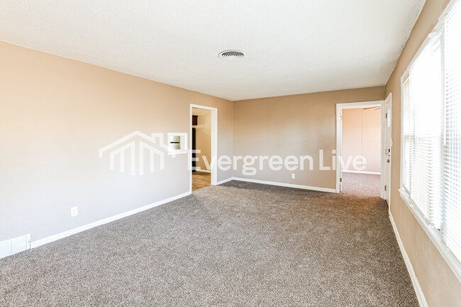 Building Photo - 6629 Parkview Ave