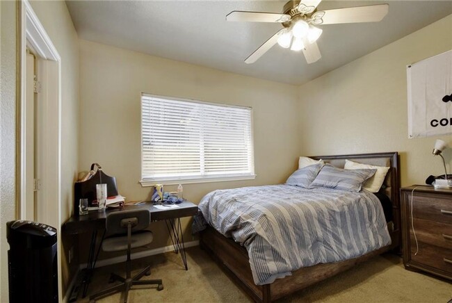 Building Photo - 4X2 West Campus Condo Under $900 Per Bedroom