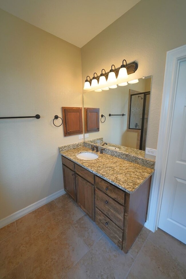 Building Photo - Beautiful Selma Living. Realtor Commission: $500