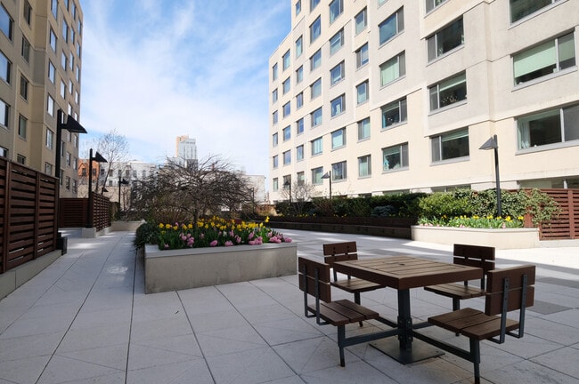 Building Photo - 40 W 116th St