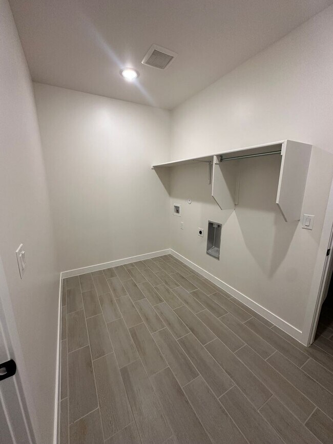Building Photo - 1471 Cabin Creek Ave