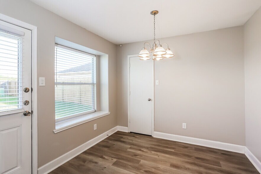 Building Photo - 5415 Espuela Ln