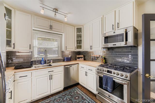 Building Photo - 3025 S Corona St