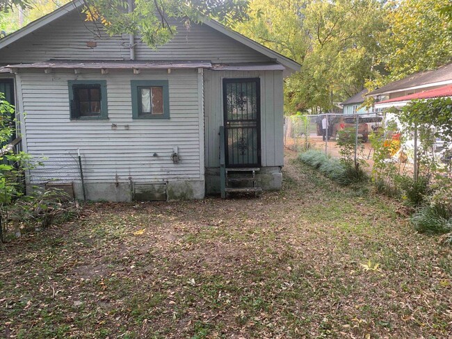 Building Photo - 3578 Vernon Ave