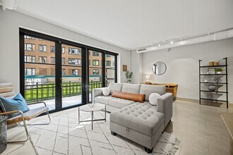 Building Photo - Logan Circle Condo | 1 Bed | 1 Bath | 885 Sf | Large Private Patio | 1 Garage Parking Space
