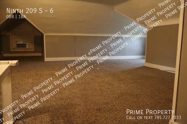 Building Photo - Ninth 209 S-6