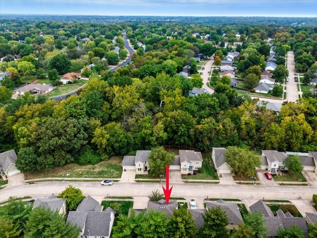 Building Photo - 420 N Village Cir