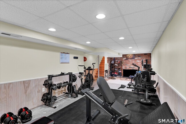 Building Photo - 75 Glenwood Dr