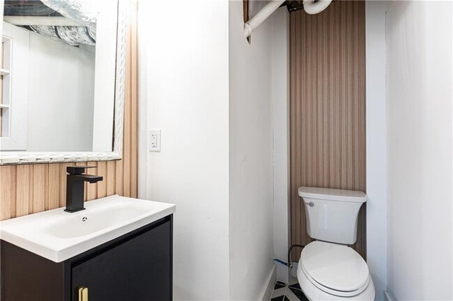 Building Photo - 200 W Paces Ferry Rd NW