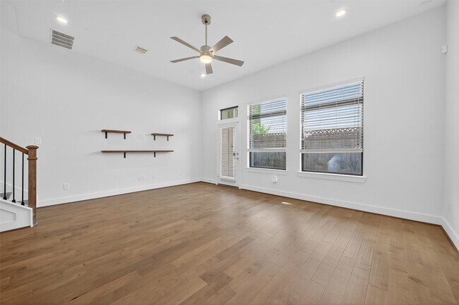 Building Photo - 4402 Schuler St