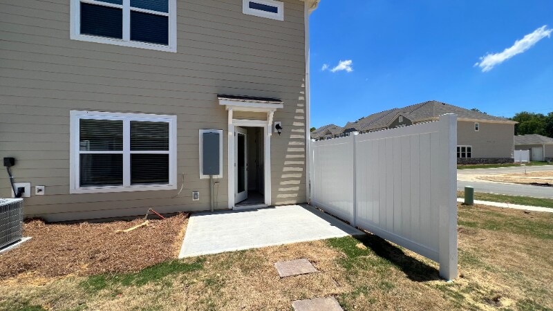 Building Photo - 322 Planters Trace Ln