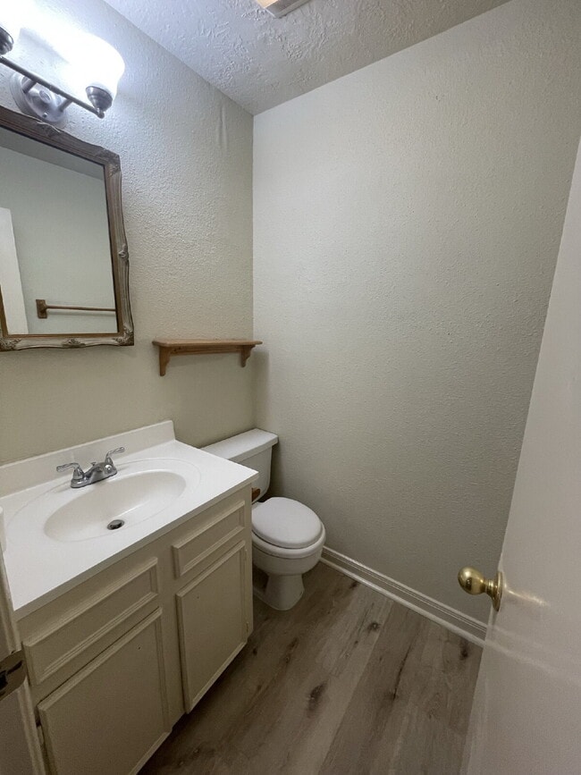 Building Photo - This charming house on a .25 acre lot close to Downtown/Historic Montgomery is a single story 3 b...