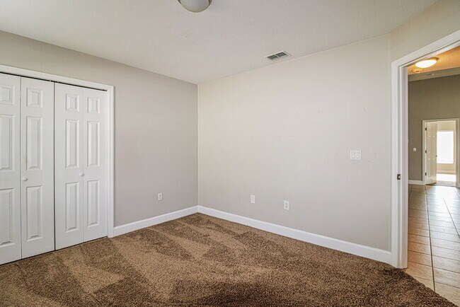 Building Photo - 5235 Greystone Dr