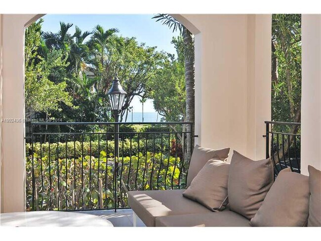 Building Photo - 19114 Fisher Island Dr