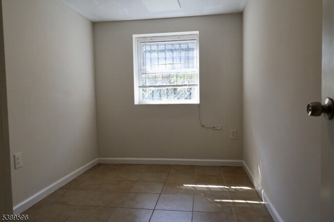 Building Photo - 338 S 20th St