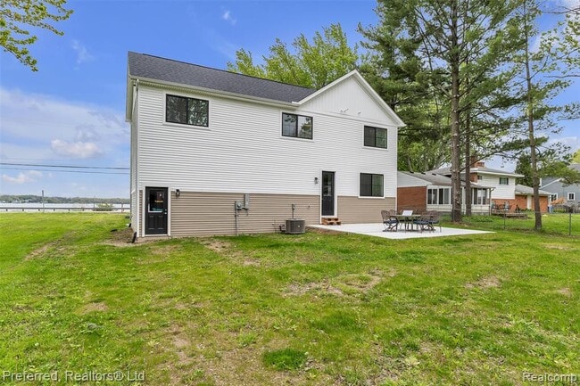 Building Photo - 5264 Cooley Lake Rd