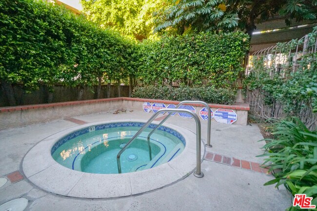 Building Photo - 15233 Magnolia Blvd