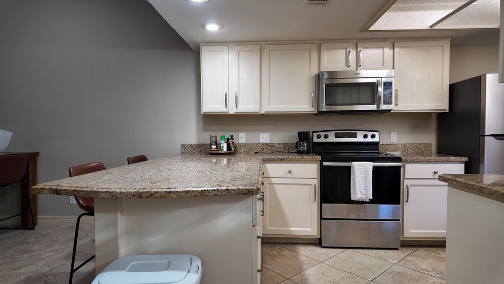 Building Photo - 1809 Highland Park Ave