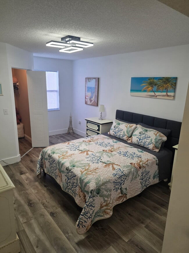 Building Photo - 8870 Colonnades Ct W