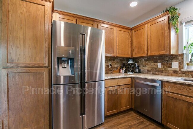 Building Photo - 5022 Red Oak Ln