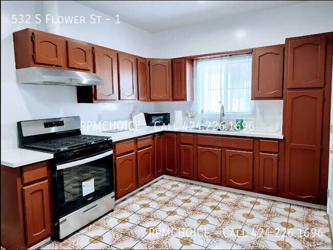 Building Photo - 532 S Flower St