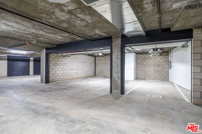 Building Photo - 1618 Hilts Ave