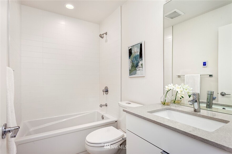 Building Photo - 2738 S Elmwood Pl