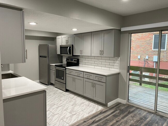 Building Photo - 9057 W Swan Cir