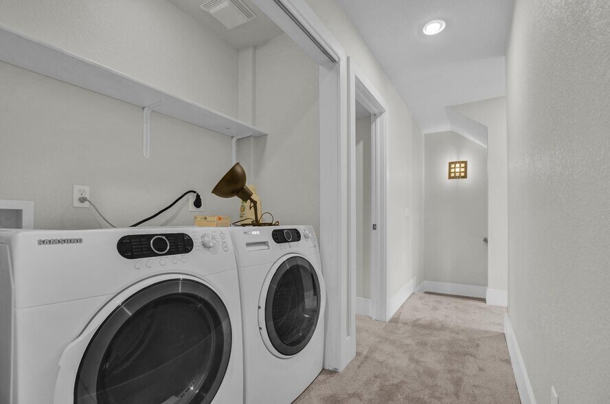 Building Photo - Contemporary Whittier home with wraparound deck