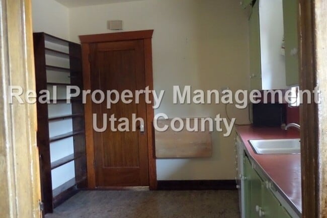 Building Photo - 159 N 400 E