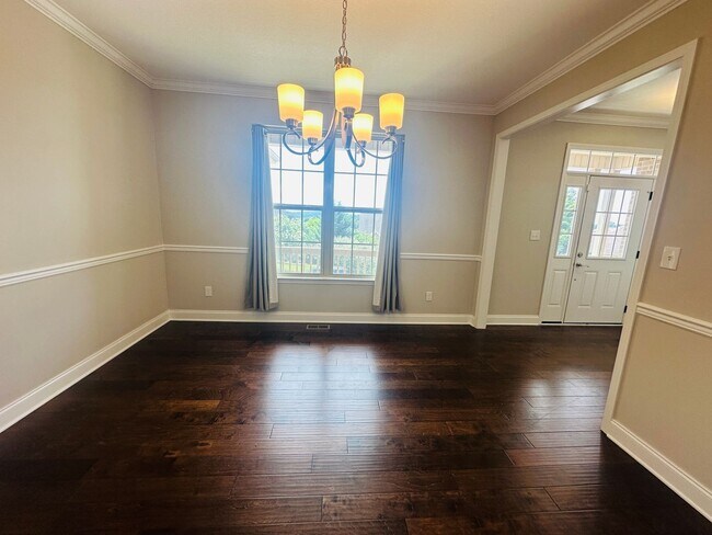 Building Photo - Incredible views 4 bed / 2.5 bath, master on main