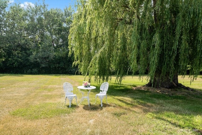 Building Photo - 2S920 Hickory Ln