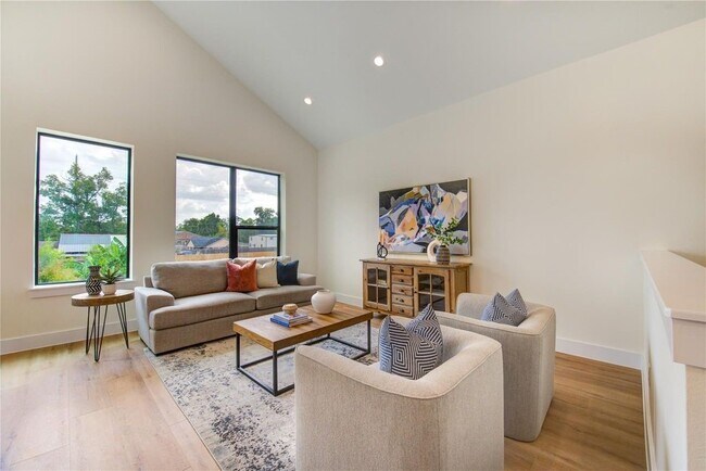 Building Photo - 6121 Pacific Frst Dr