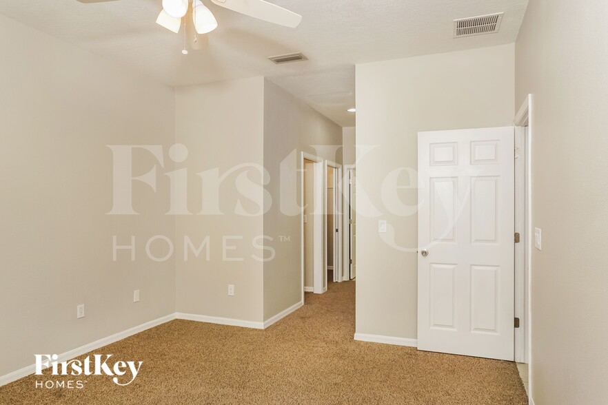 Building Photo - 2443 Dalhart Ave