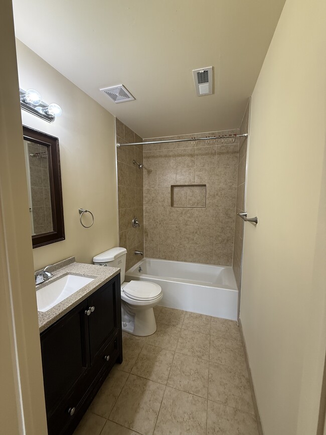 Building Photo - 309 Ravens Crest Dr