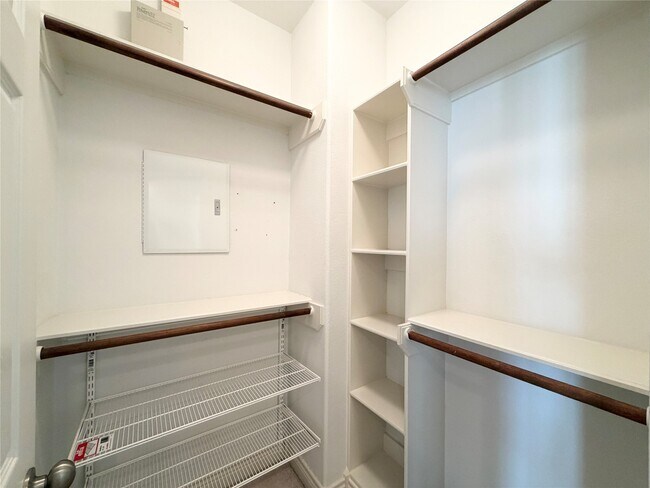 Building Photo - 5430 Crooms St