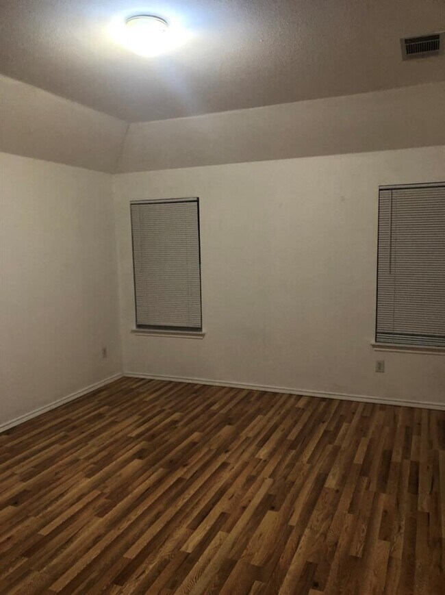 Building Photo - 713 Camino Alto Dr