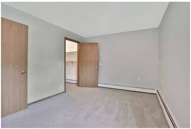 Building Photo - 4 Pine Tree Dr