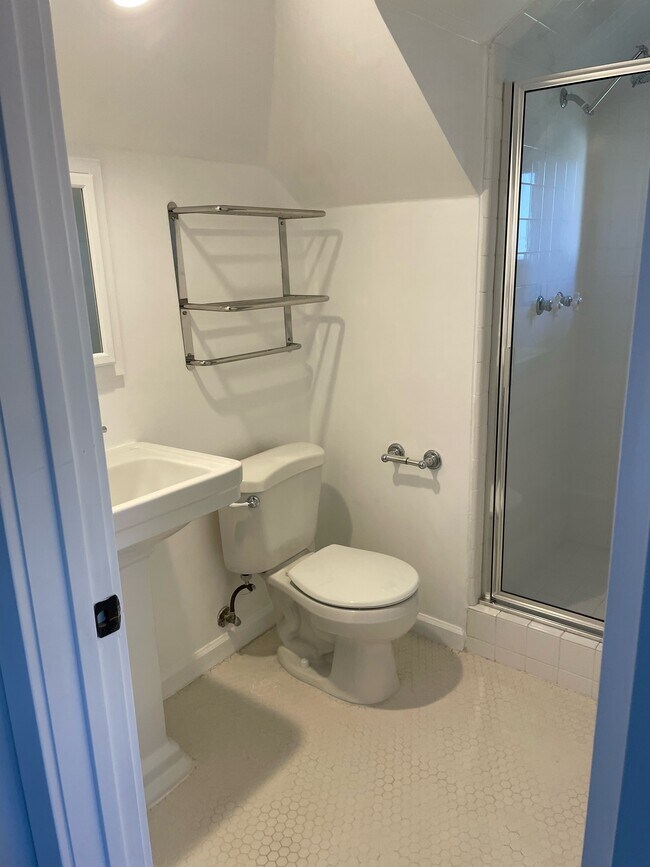 Building Photo - 374 N Cambridge St