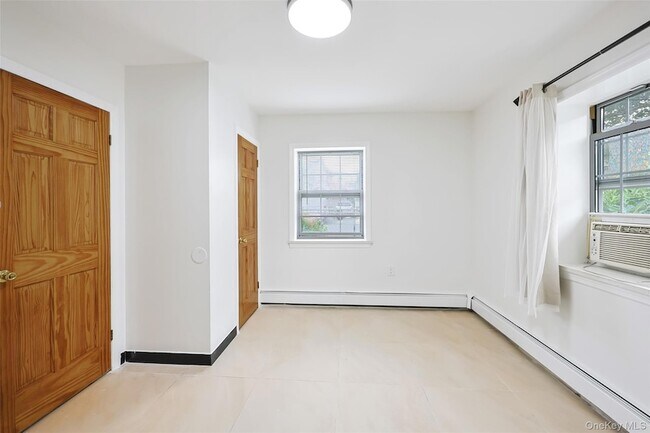 Building Photo - 90-01 70th Dr