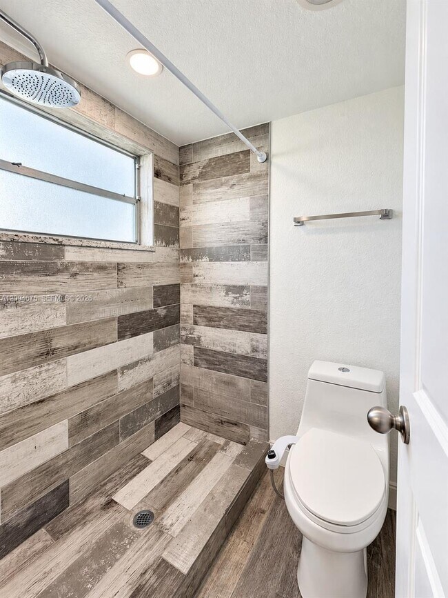 Building Photo - 9440 Poinciana Pl
