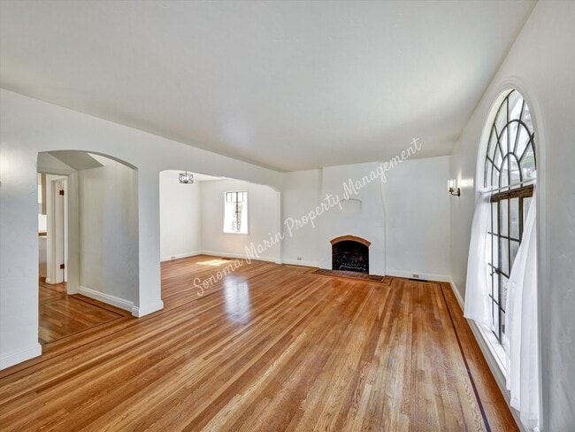 Building Photo - Charming Mill Valley Home Available ~ Walk Downtown ~ Great Location