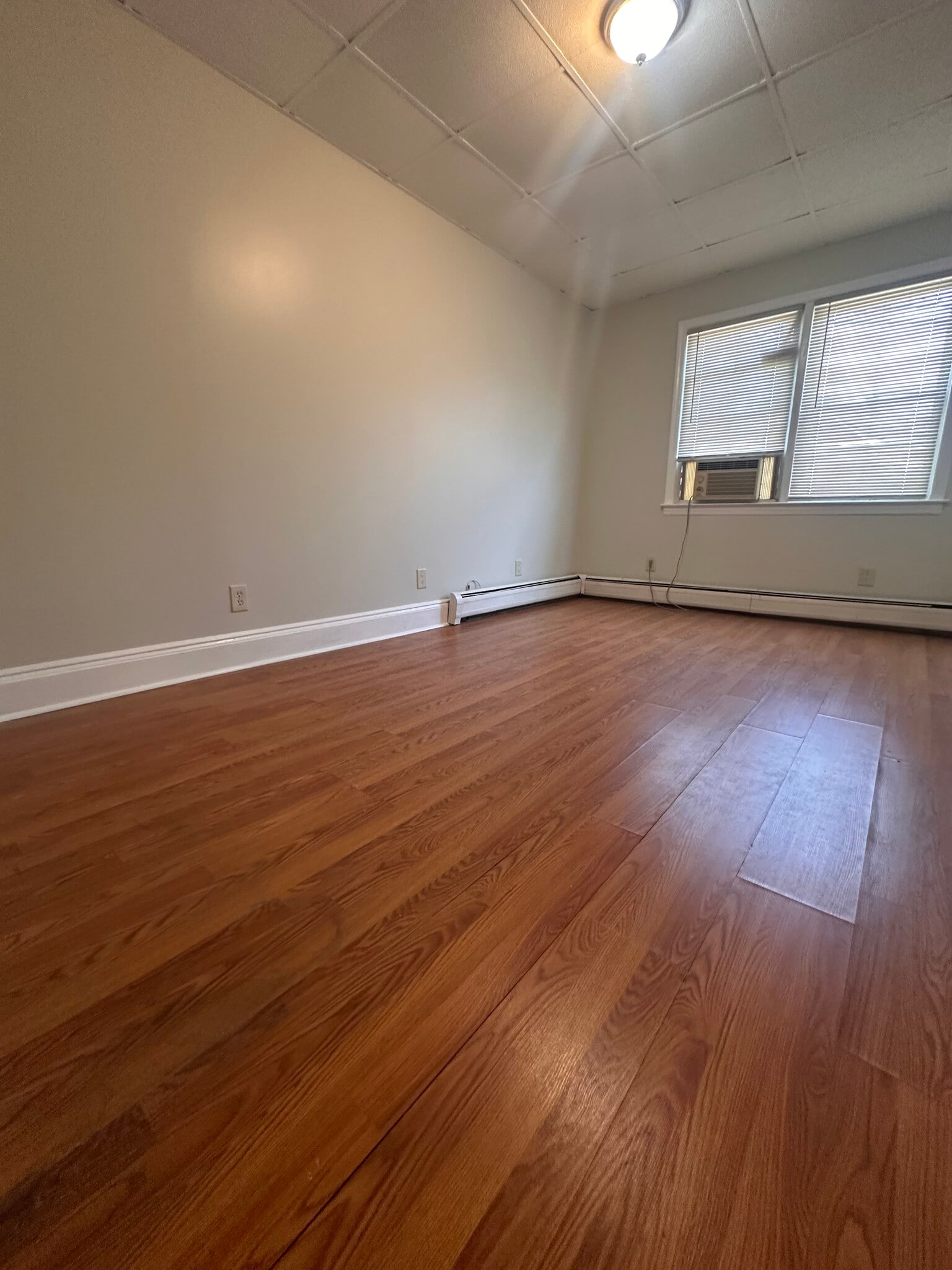 Building Photo - 32 E 47th St