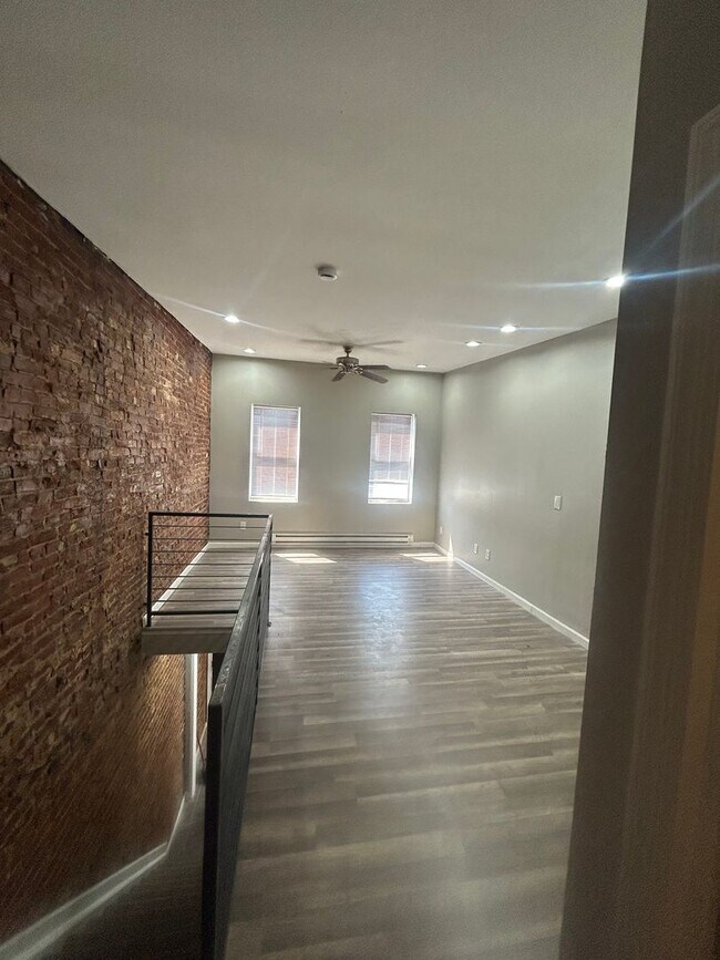 Building Photo - Bright & Updated 2 Bedroom | 2 Full Bath Home – $1,150/Month-3238 Jasper Street Philadelphia, PA ...