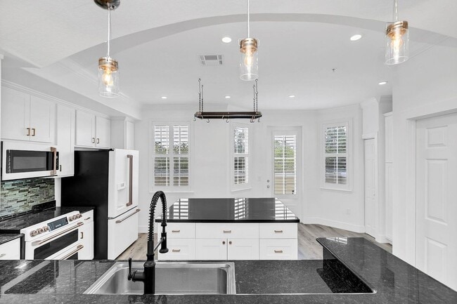 Building Photo - 1579 Chatfield Pl
