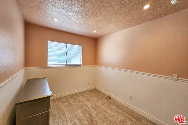 Building Photo - 18130 Oxnard St