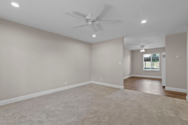 Building Photo - 975 Murrieta Blvd