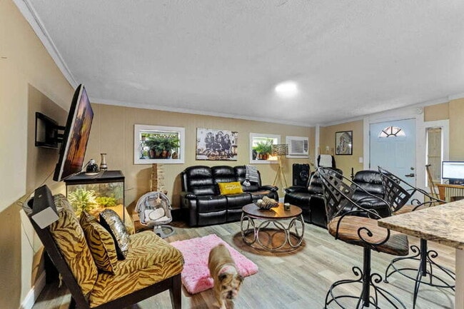 Building Photo - 170 Kingston Ave